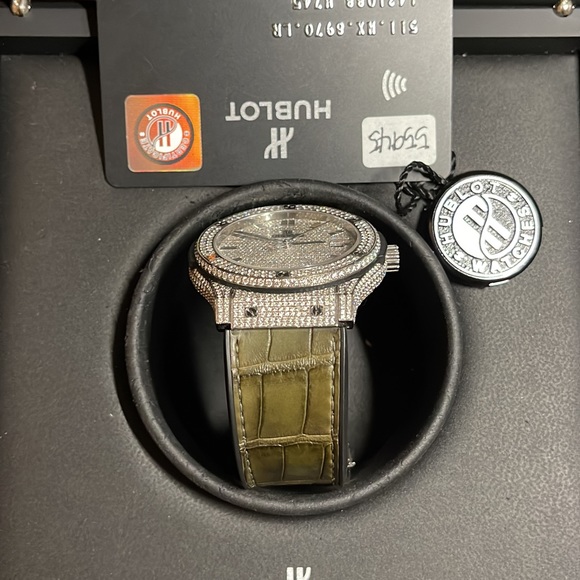 2021 Hublot classic Fusion  Diamond Full in and Out with the original box& paper - Picture 5 of 7